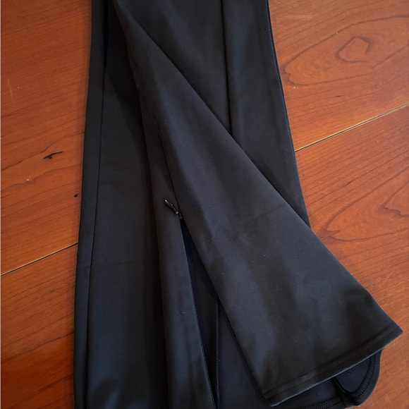 ALO Yoga Jet Black Performance bootleg Sculpt Leggings
🖤 NEW with TAGS! 🖤 - Picture 3 of 6